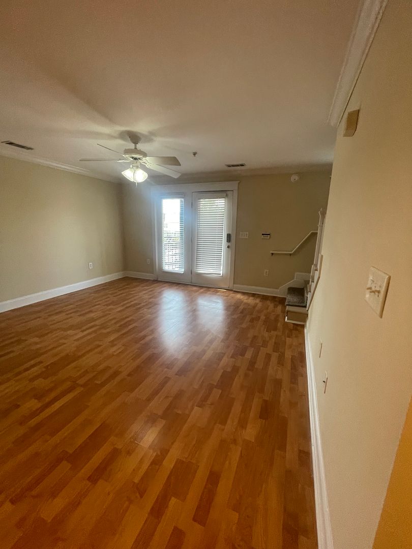 Knoxville Apartment: 1106 Tree Top Way