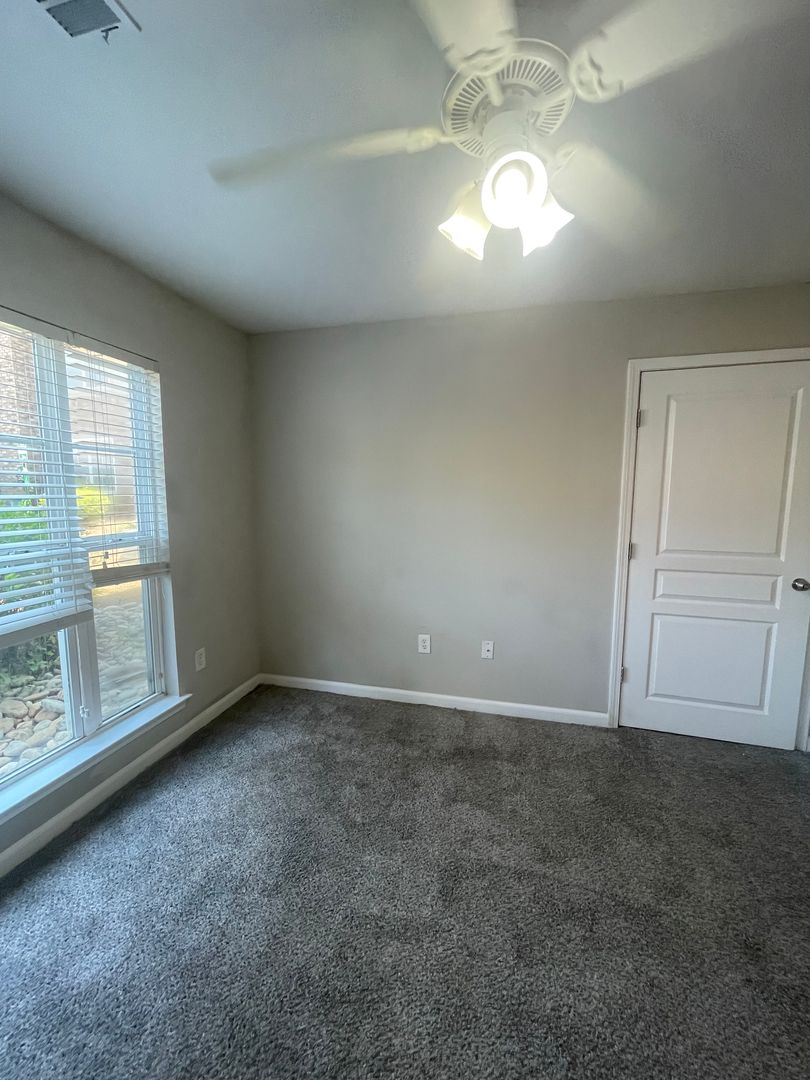 Knoxville Apartment: 3930 Cherokee Woods Way