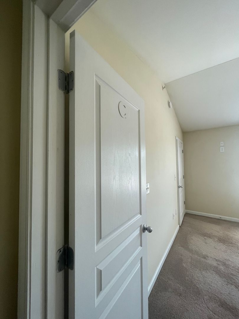 Knoxville Apartment: 1105 Tree Top Way