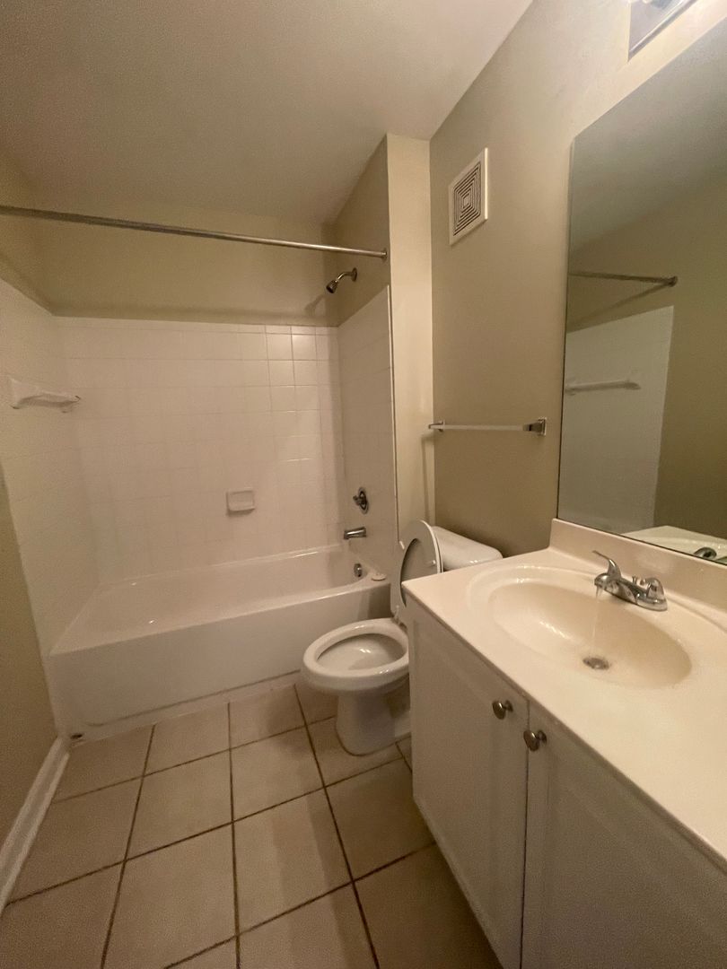 Knoxville Apartment: 1105 Tree Top Way