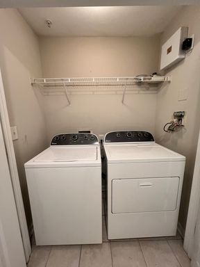 One Bedroom Available in a 4 Garden Unit, Female Applicant! – photo 1
