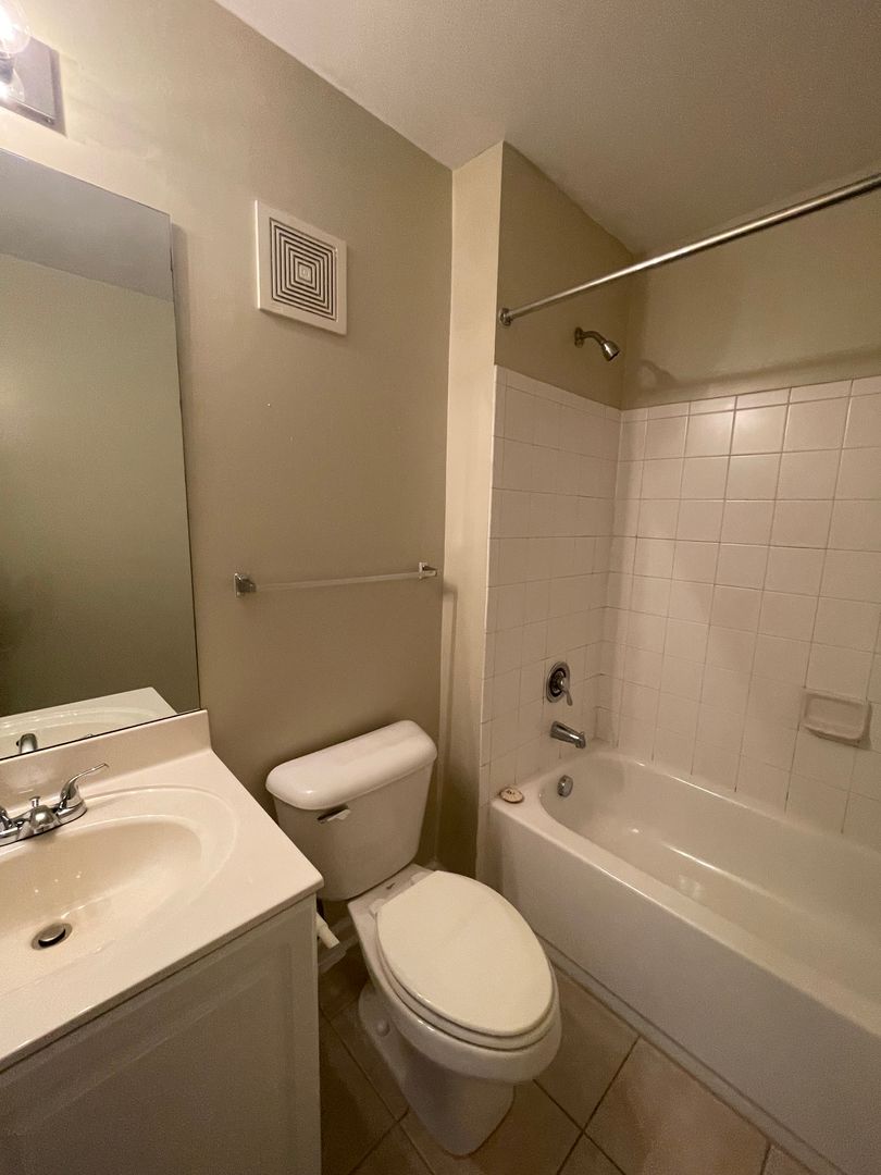 Knoxville Apartment: 1121 Tree Top Way