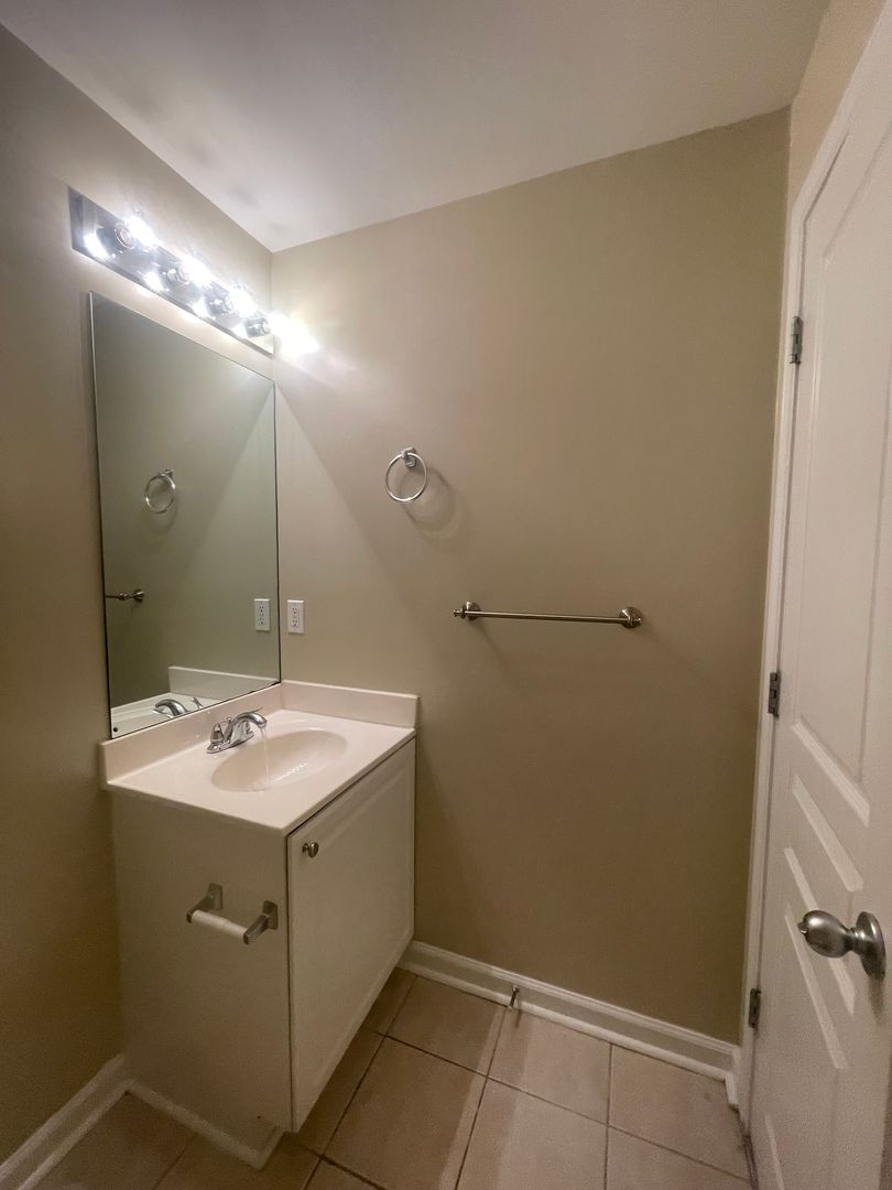 Knoxville Apartment: 1121 Tree Top Way