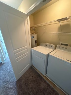 One Bedroom Available in a 3 Townhouse, Female Applicant! – photo 1
