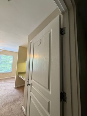 One Bedroom Available in a 4 Garden Unit, Female Applicant! – photo 1
