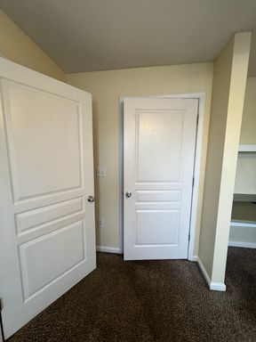 One Bedroom Available in a 4 Garden Unit, Female Applicant! – photo 1