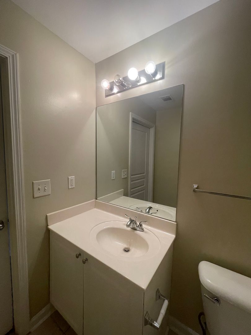 Knoxville Apartment: 1106 Tree Top Way