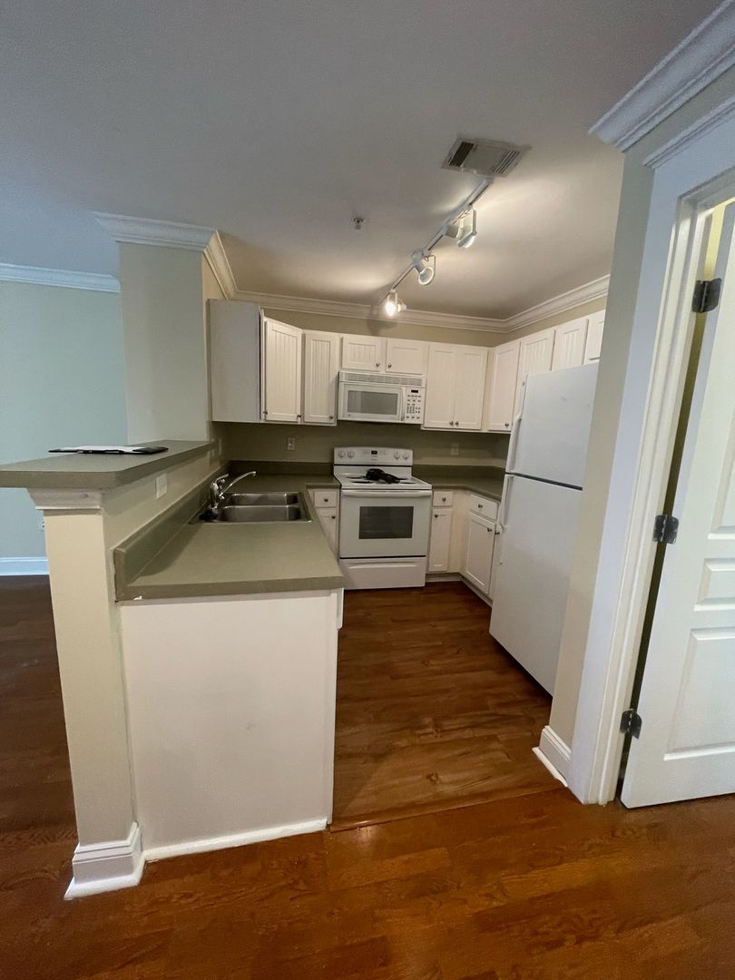 Knoxville Apartment: 3940 Cherokee Woods Way