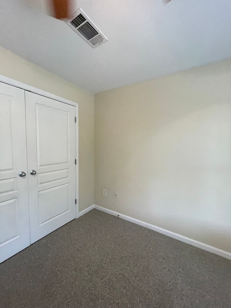 Knoxville Apartment: 1106 Tree Top Way