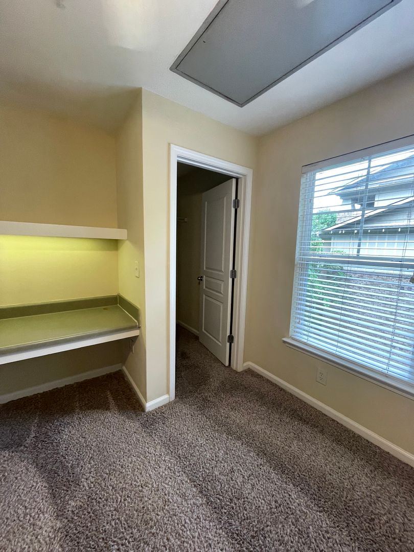 Knoxville Apartment: 3930 Cherokee Woods Way