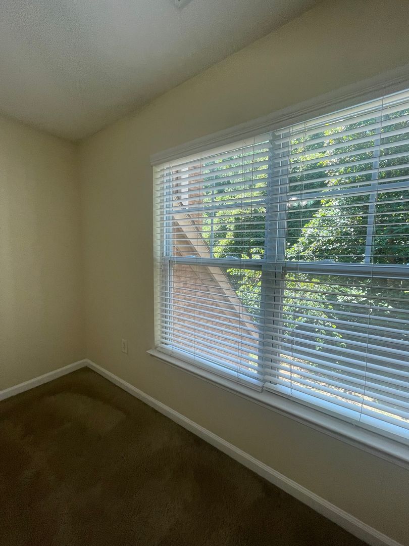 Knoxville Apartment: 3930 Cherokee Woods Way