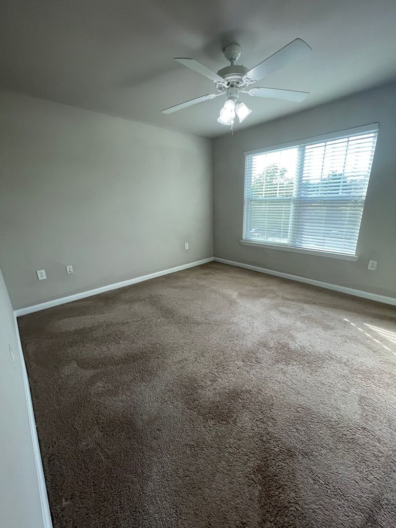 Knoxville Apartment: 1105 Tree Top Way