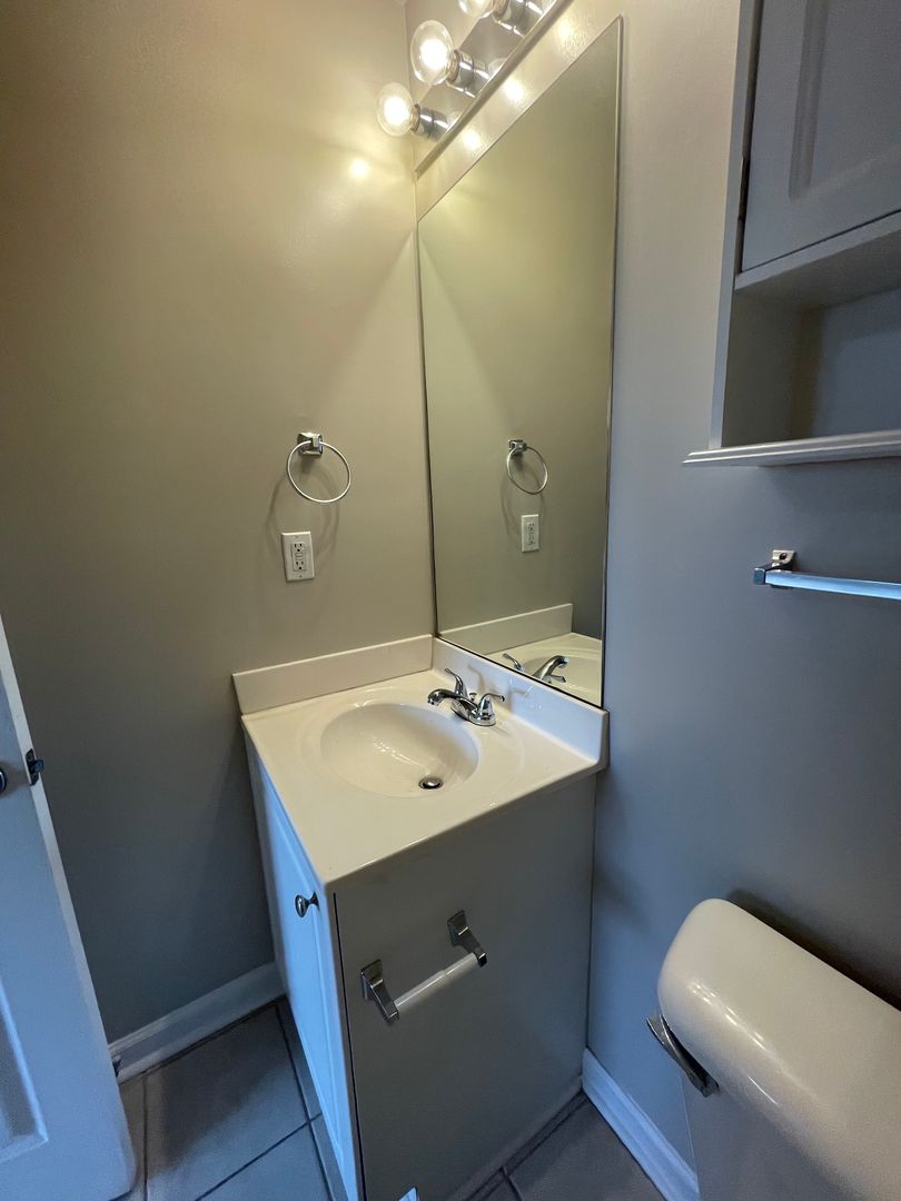 Knoxville Apartment: 1105 Tree Top Way