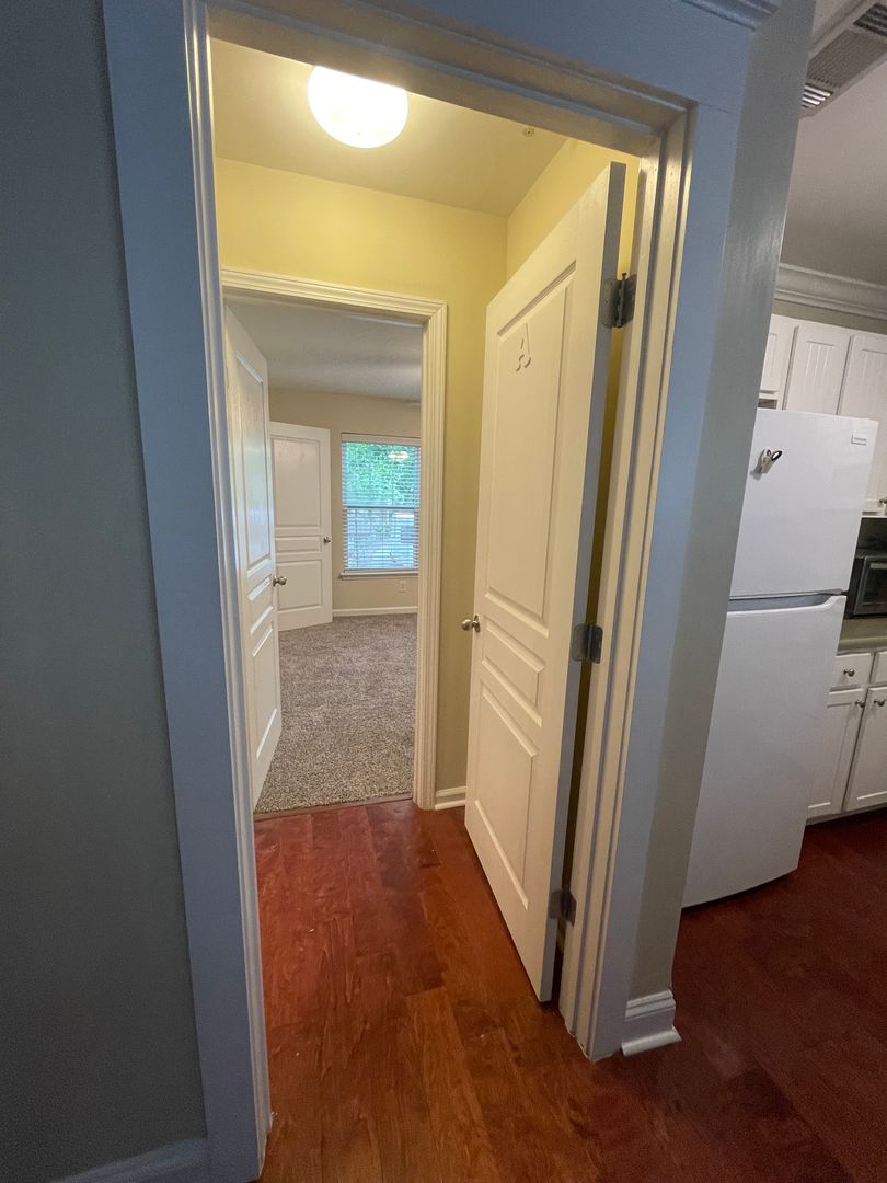 Knoxville Apartment: 3831 Cherokee Woods Way