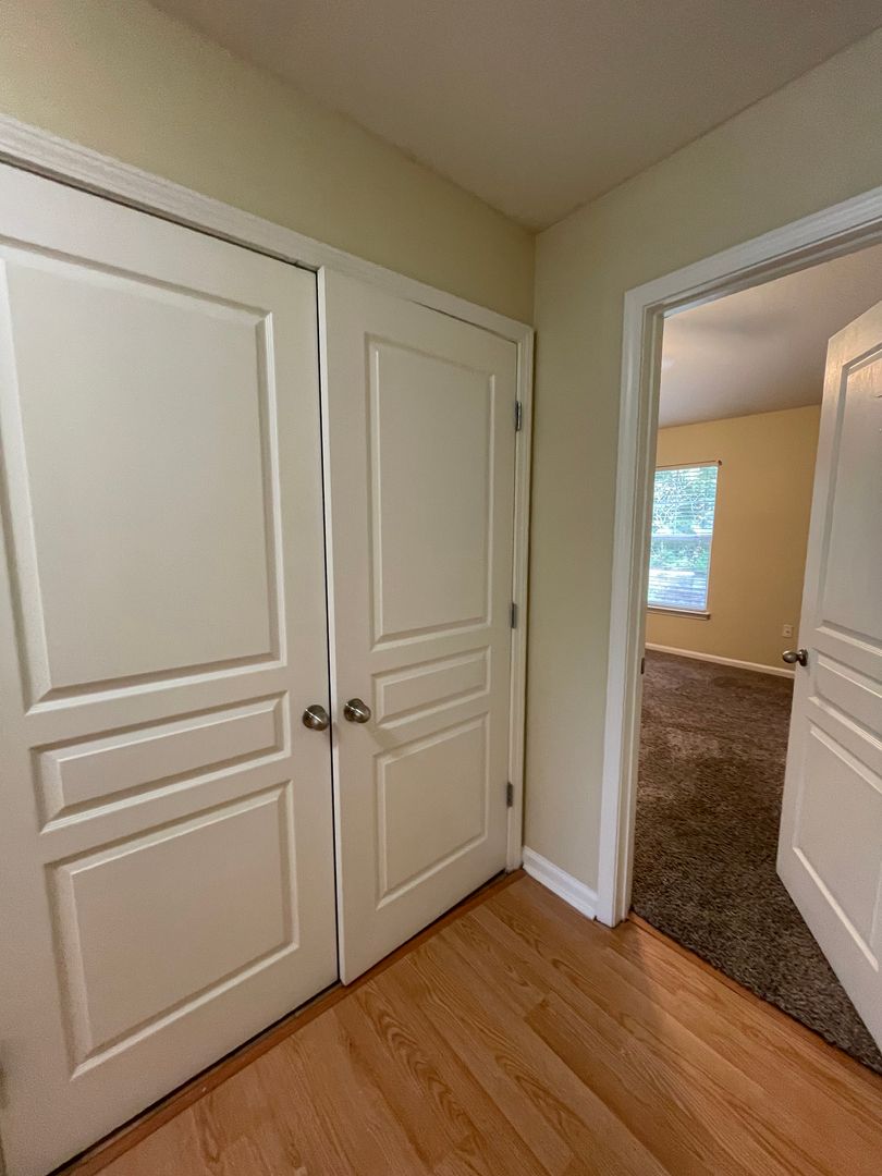 Knoxville Apartment: 3914 Cherokee Woods Way