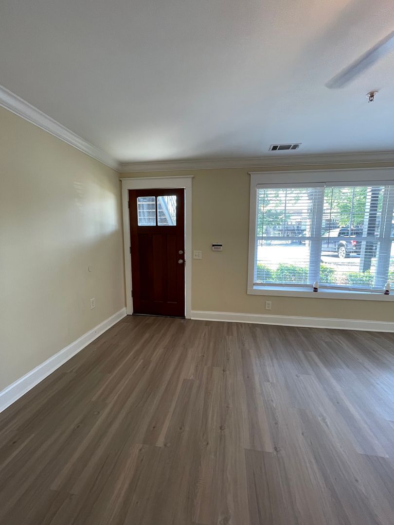 Knoxville Apartment: 1106 Tree Top Way