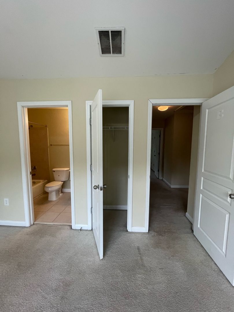 Knoxville Apartment: 3940 Cherokee Woods Way