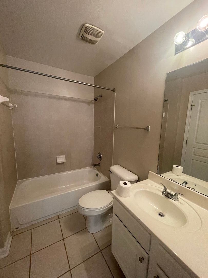 Knoxville Apartment: 3922 Cherokee Woods Way