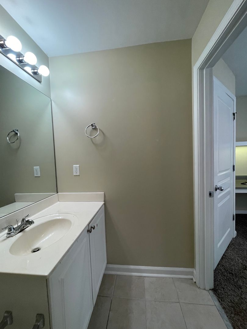 Knoxville Apartment: 3704 Spruce Ridge Way