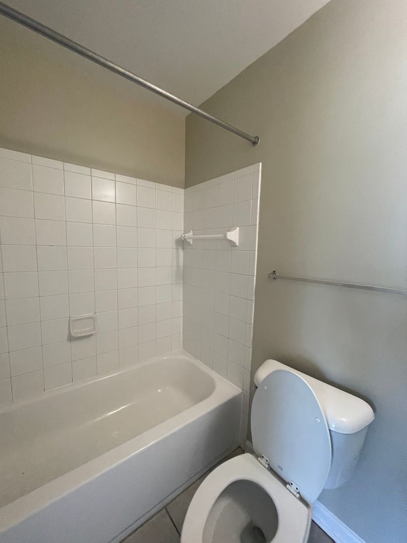 Knoxville Apartment: 1101 Tree Top Way