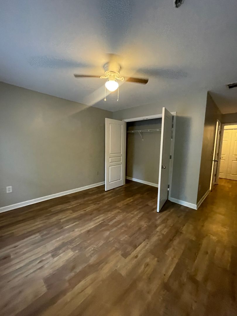 Knoxville Apartment: 3825 Cherokee Woods Way