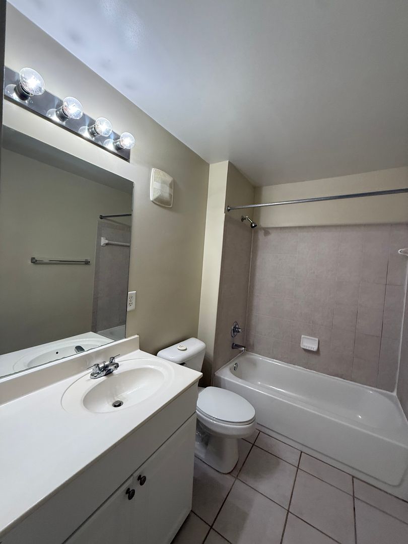 Knoxville Apartment: 3921 Cherokee Woods Way