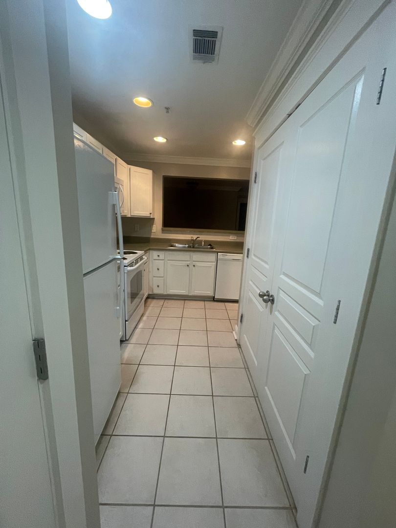 Knoxville Apartment: 3930 Cherokee Woods Way