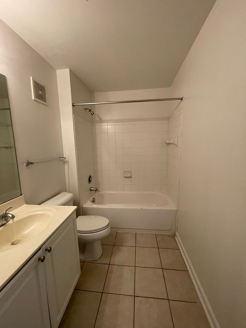 Knoxville Apartment: 1100 Tree Top Way