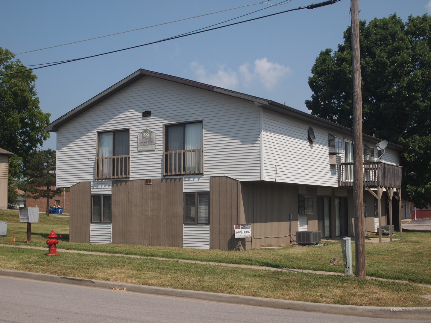 Carbondale Apartment: 322 E Hester St