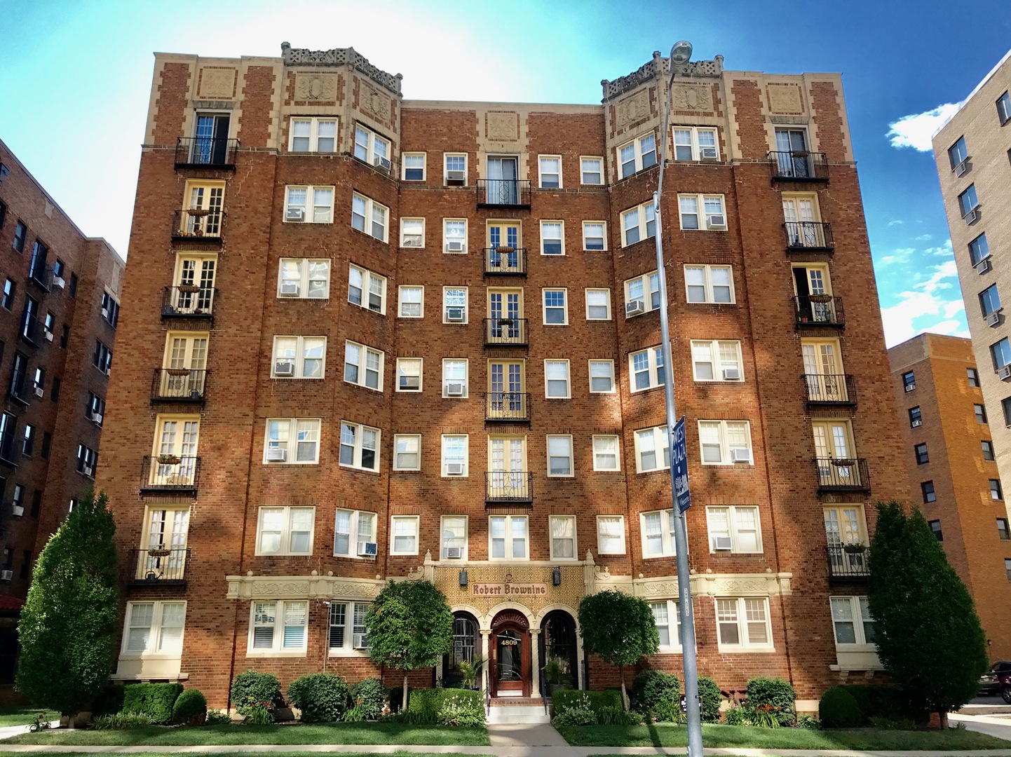 Kansas City Apartment: 4809 Roanoke Parkway