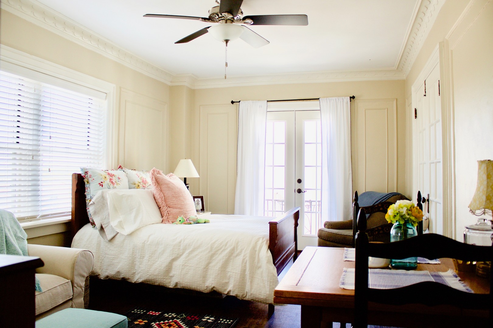 Kansas City Apartment: 4809 Roanoke Parkway