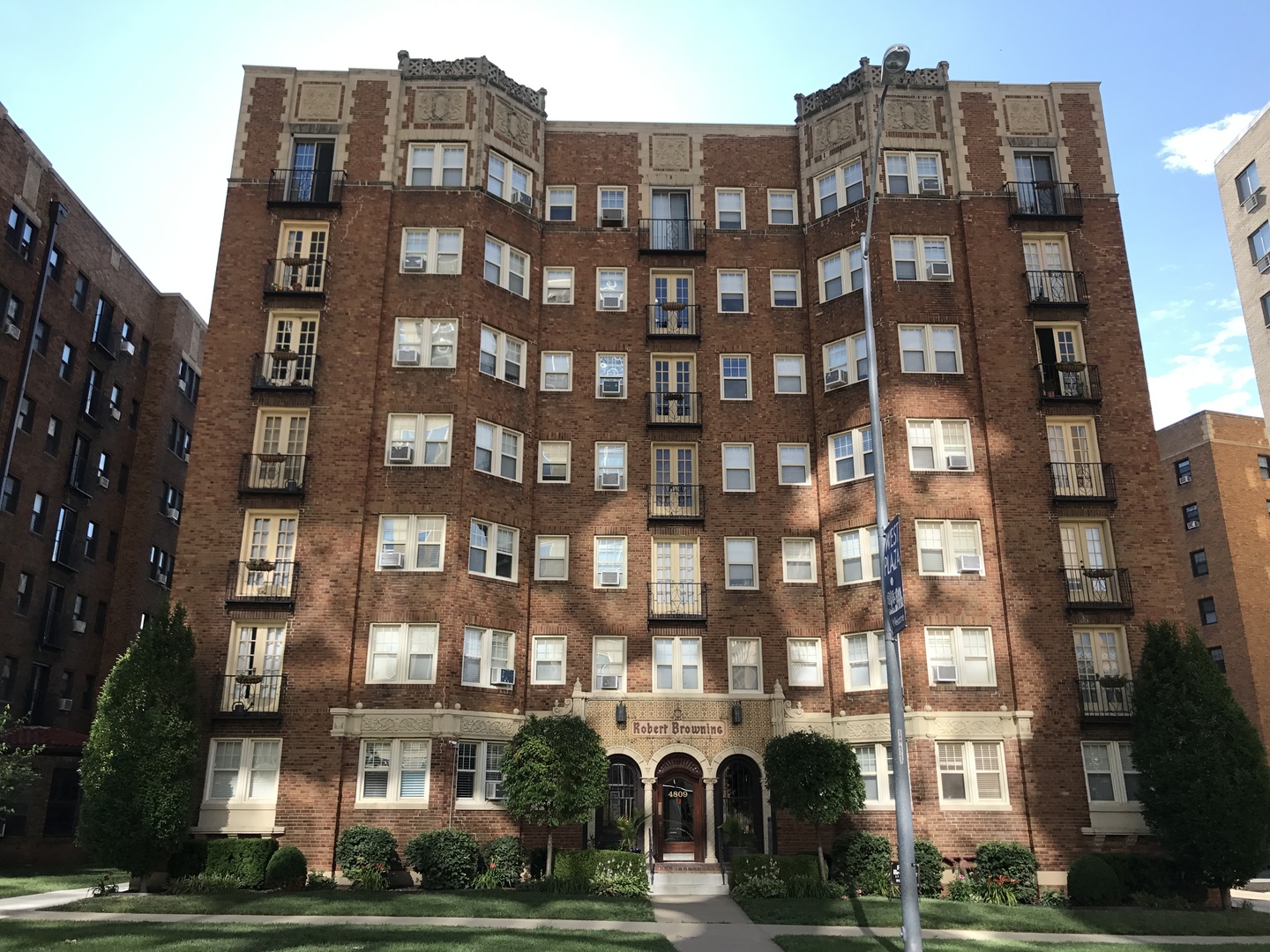 Kansas City Apartment: 4809 Roanoke Parkway