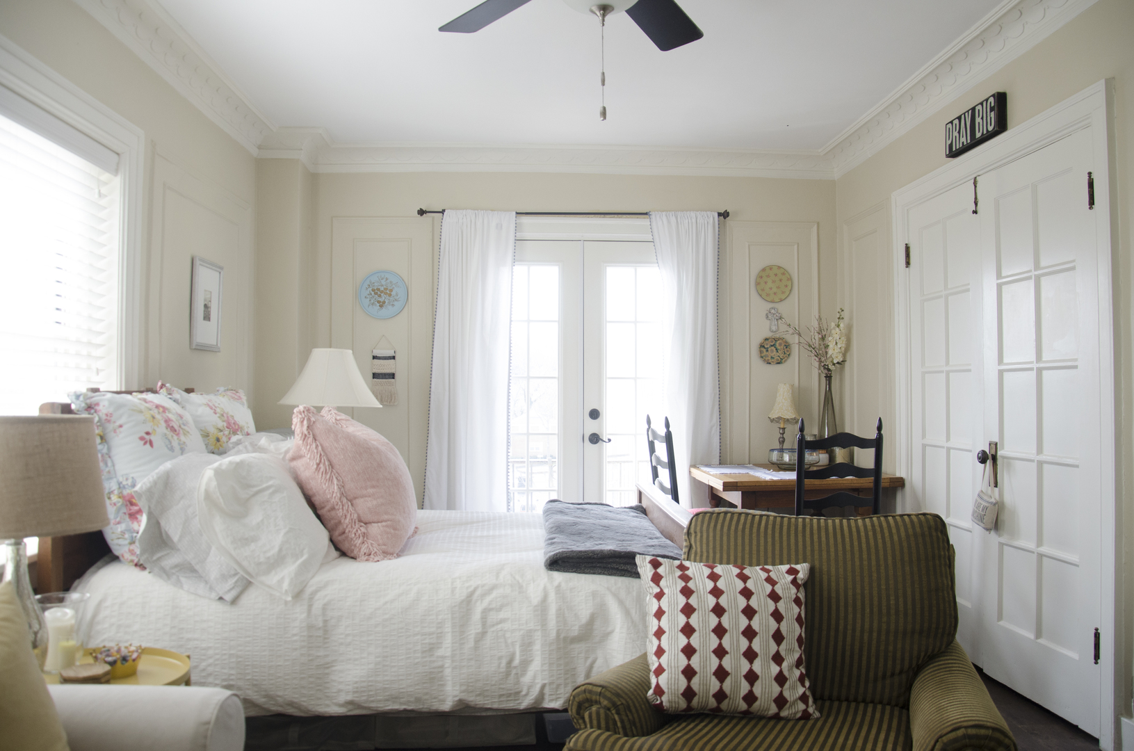 Kansas City Apartment: 4809 Roanoke Parkway