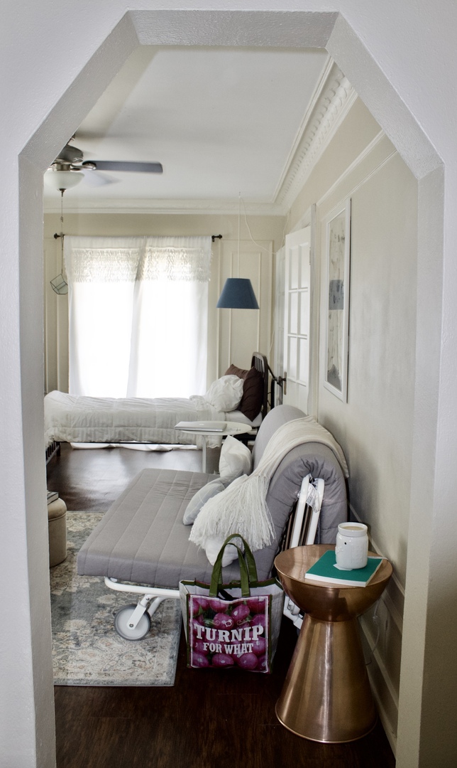 Kansas City Apartment: 4809 Roanoke Parkway