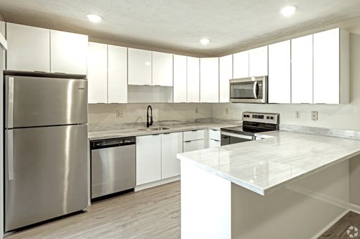 Renovated Two Bed Two Bath Available: Crystal Lake – photo 1