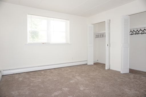 Renovated One Bedroom Available: Ridgeway Court