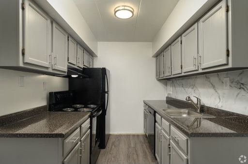 Large One Bedroom Available: Merion Trace Apartments – photo 1