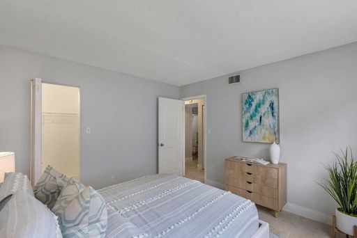 One Bedroom Apartment: Amberstone Apartments – photo 1
