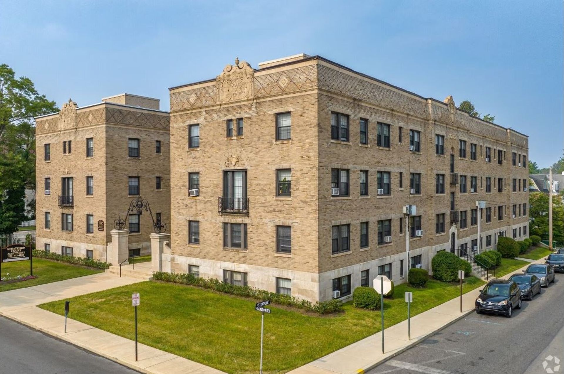 Lansdowne Apartment: 58 North Lansdowne Avenue