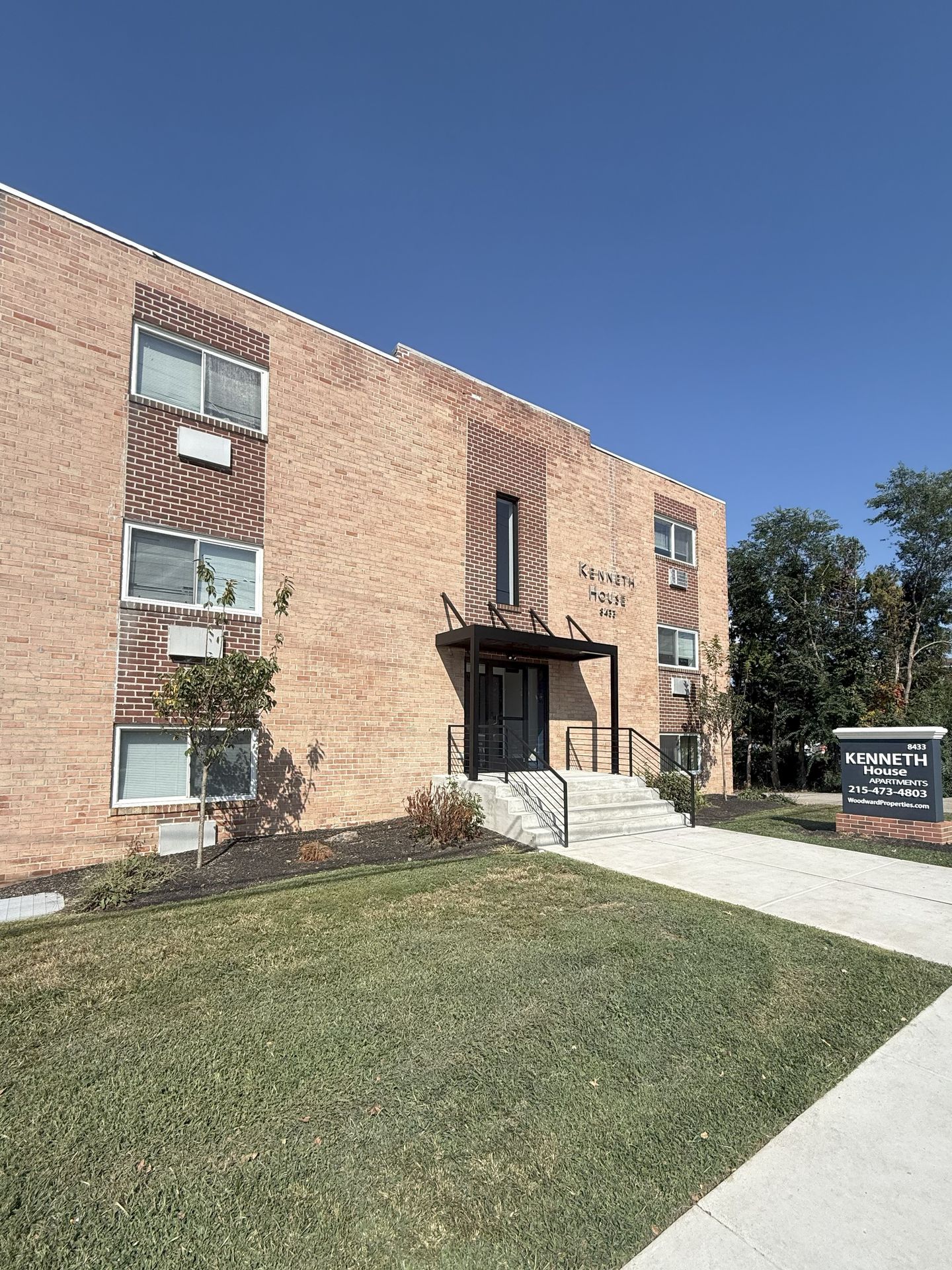 Upper Darby Apartment: 8433 West Chester Pike