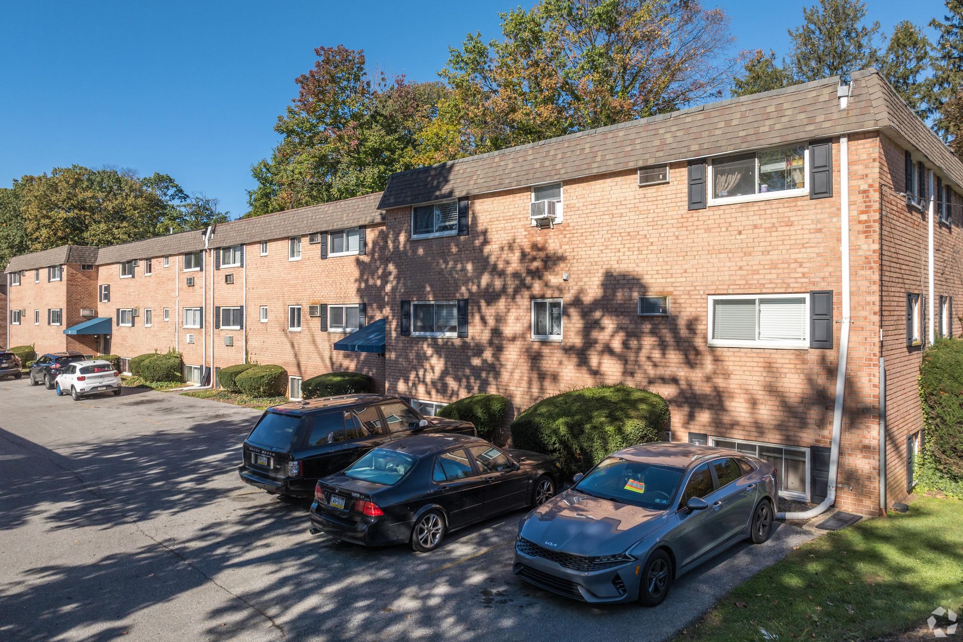 Lansdowne Apartment: 146 S Lansdowne Ave