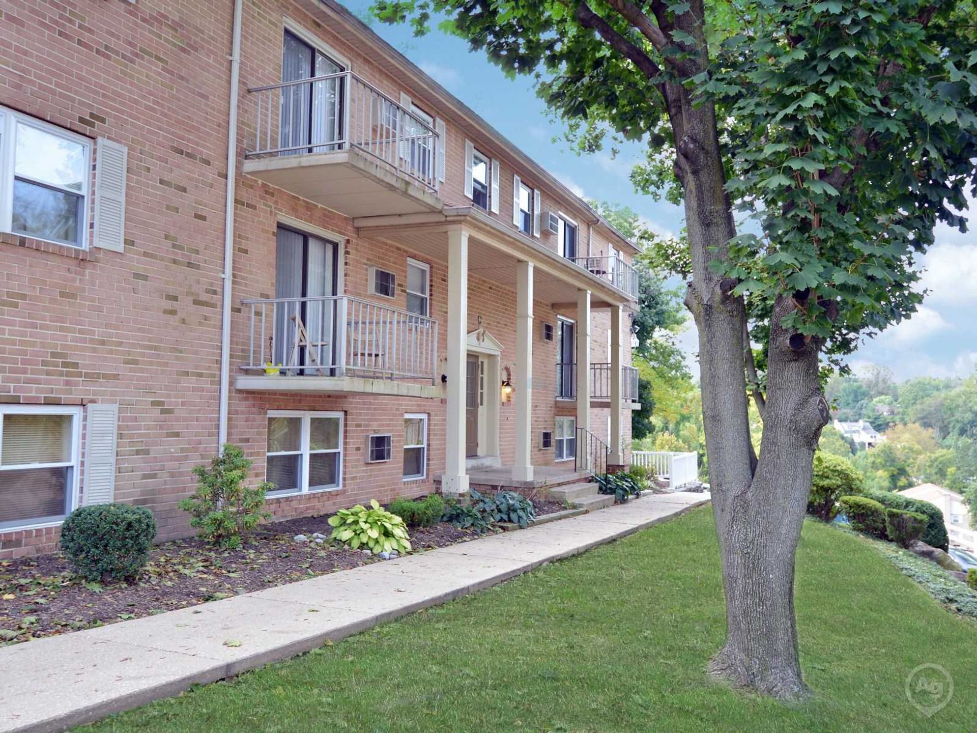 Yeadon Apartment: 436 S. Lansdowne Avenue