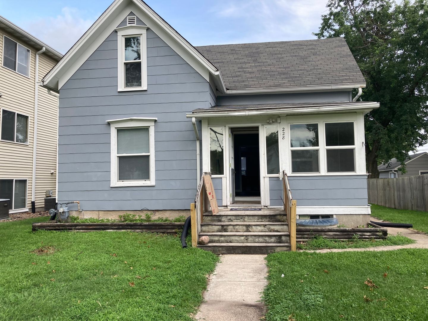 Ames House: 228 S Kellogg Avenue