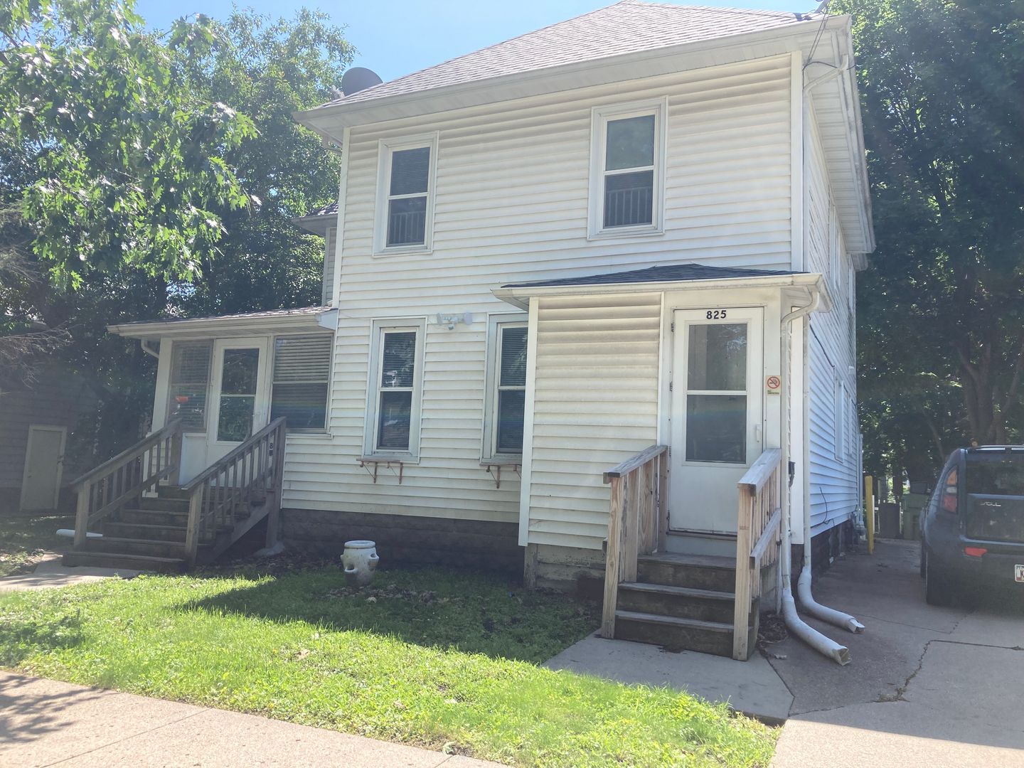 Ames House: 825 Wilson Ave