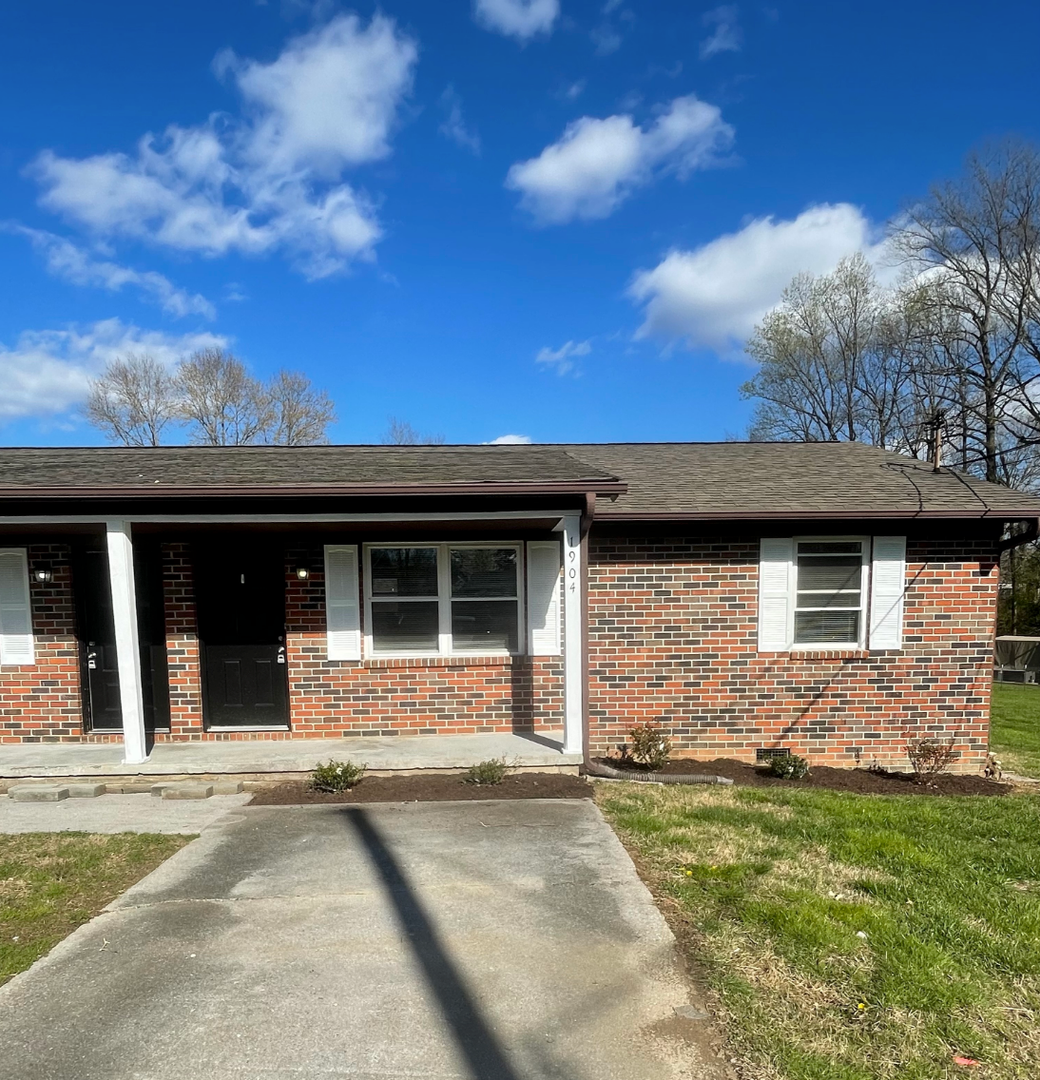 Knoxville House: 1908 Meadowview Ln.