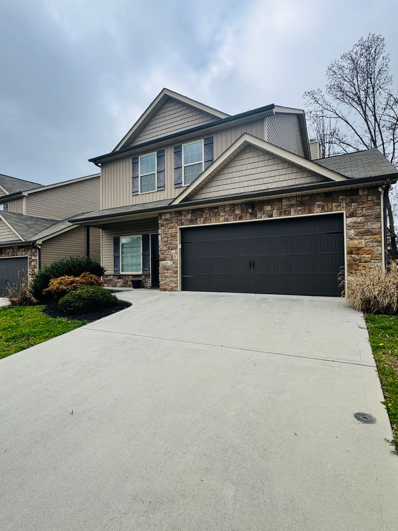 Knoxville House: 2317 Madeline Vine Ln.