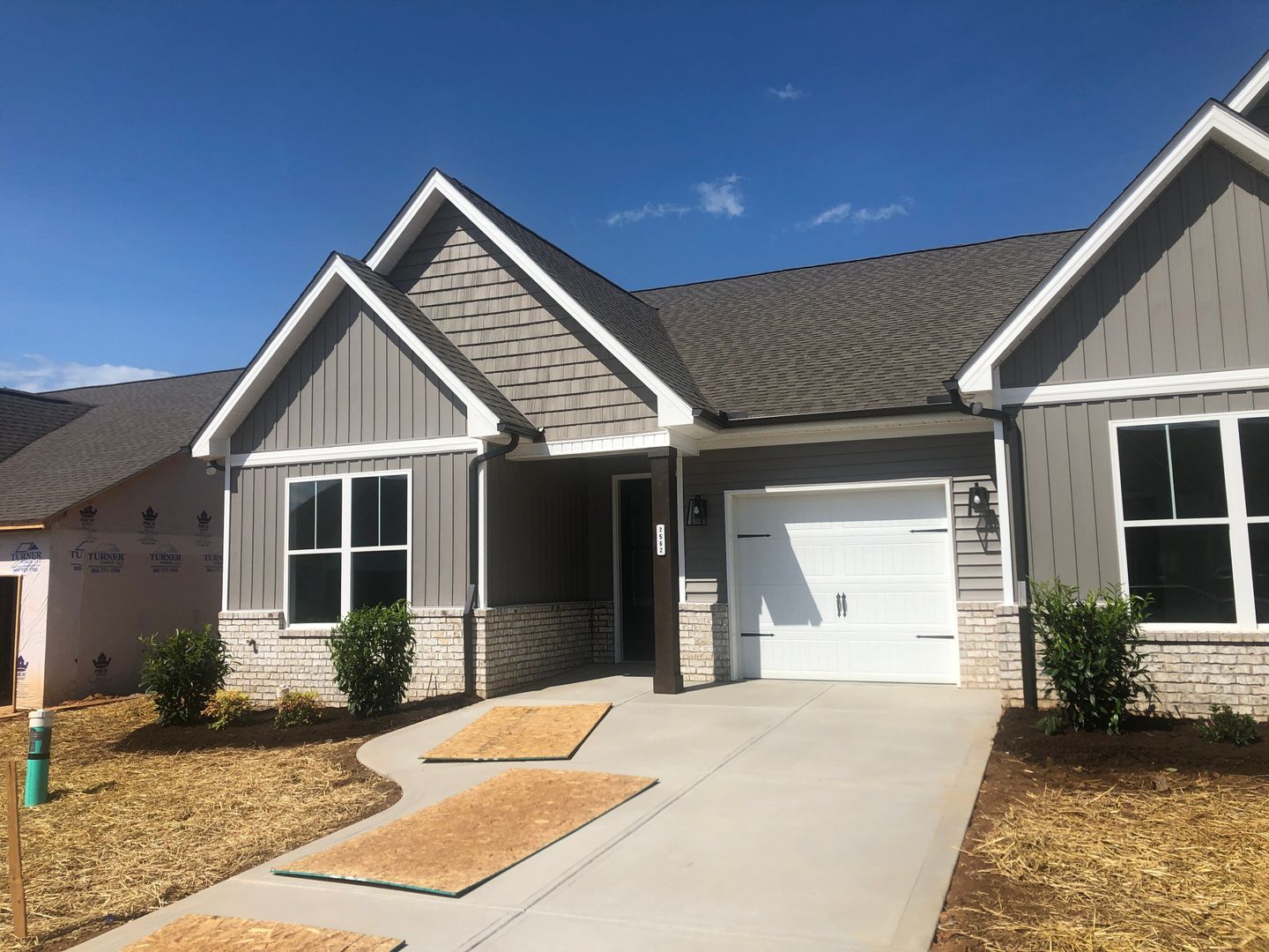 Knoxville House: 455 Toronto Lane (AM85)