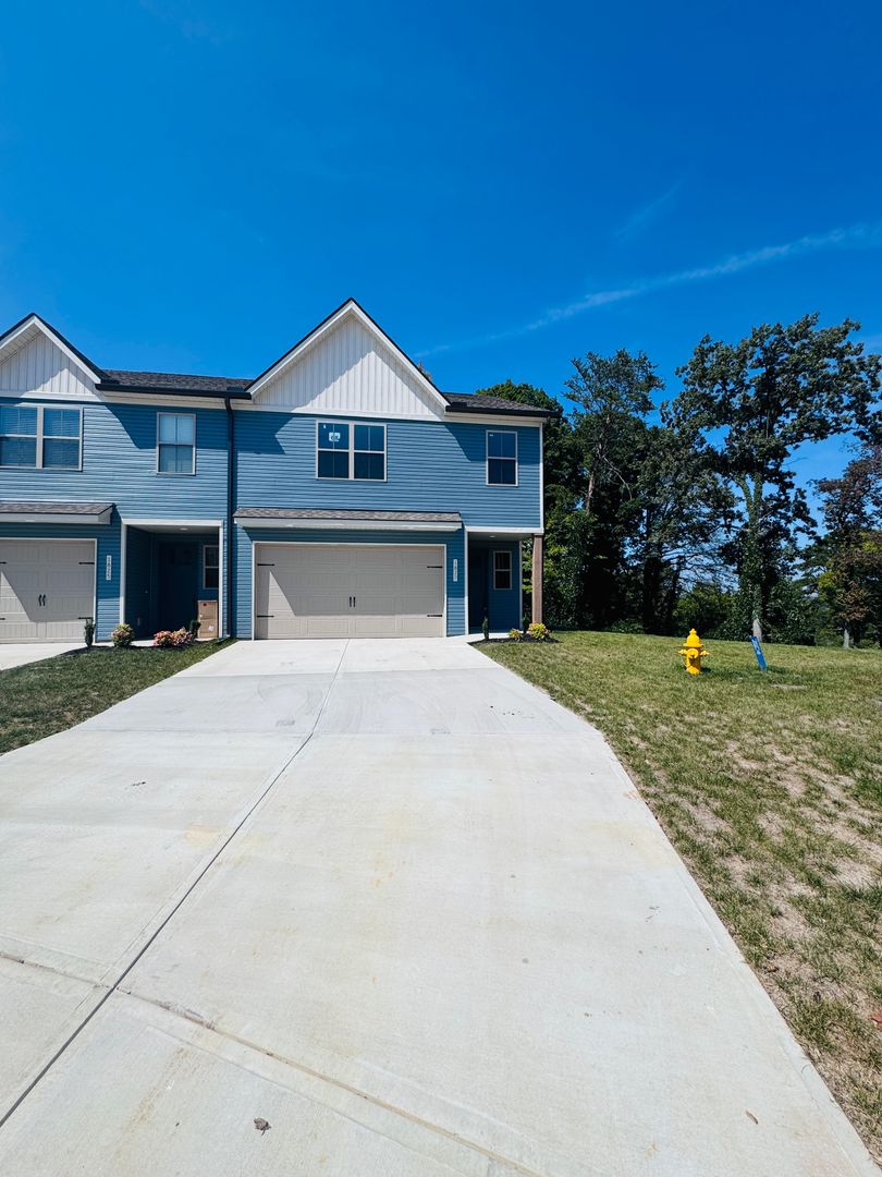 Maryville Townhome: 1827 Bennett Village Dr