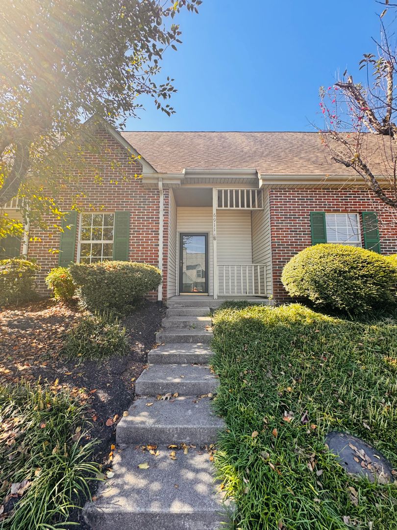 Knoxville Townhome: 6911 Kings Crossing Way