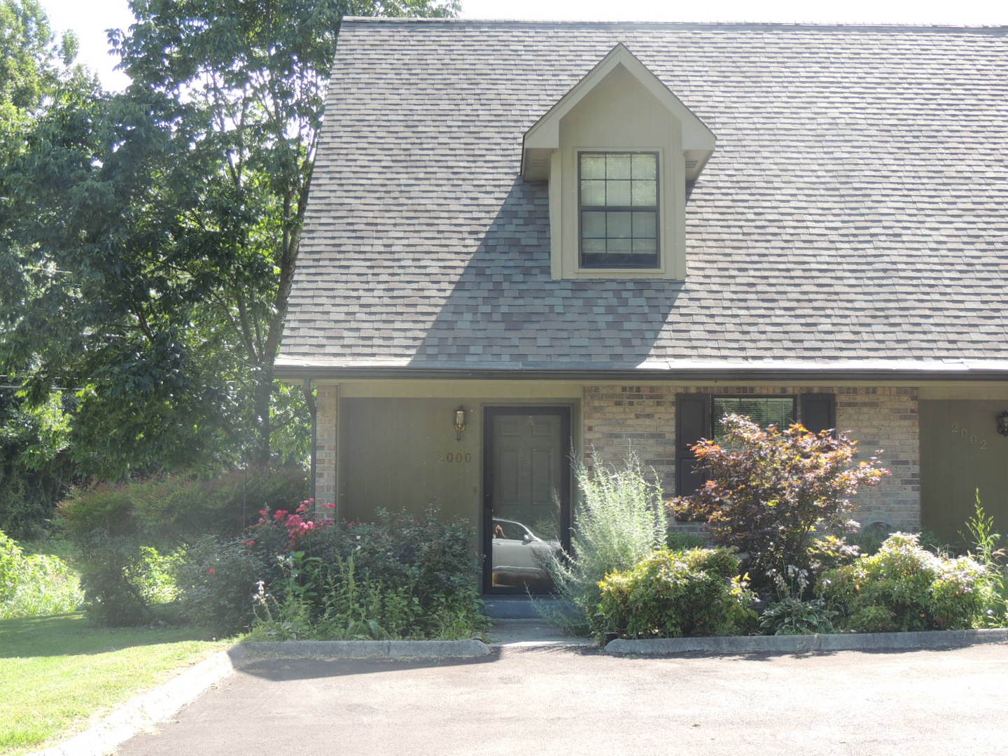 Knoxville House: 2000 Larimer Street